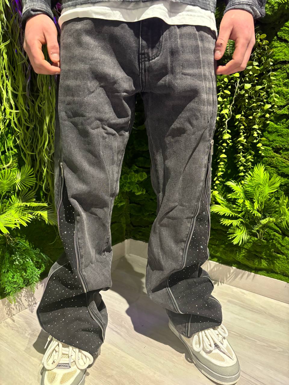 JEANS CON ZIP BRILLANTINATO