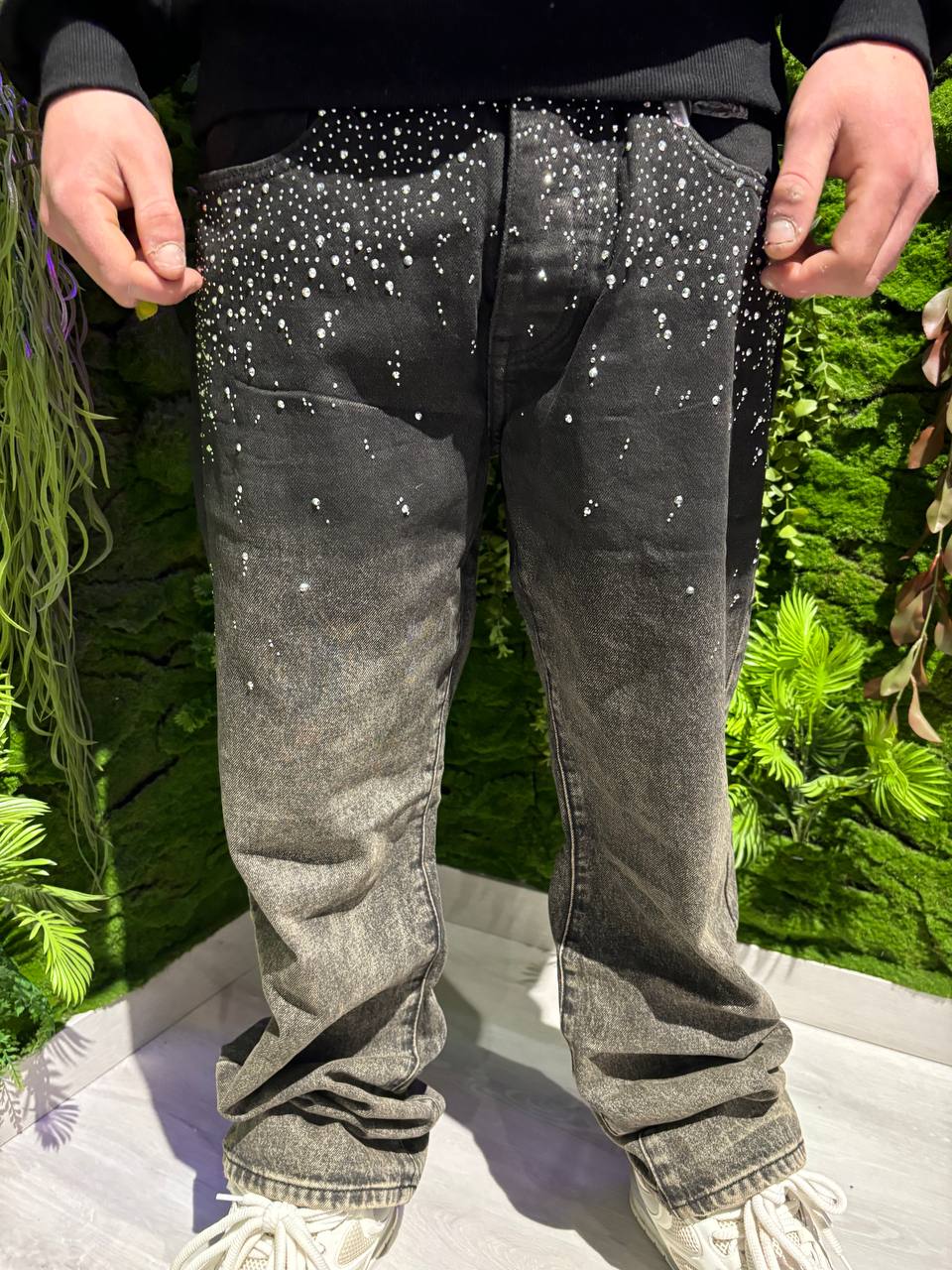 JEANS SABBIATO CON STRASS