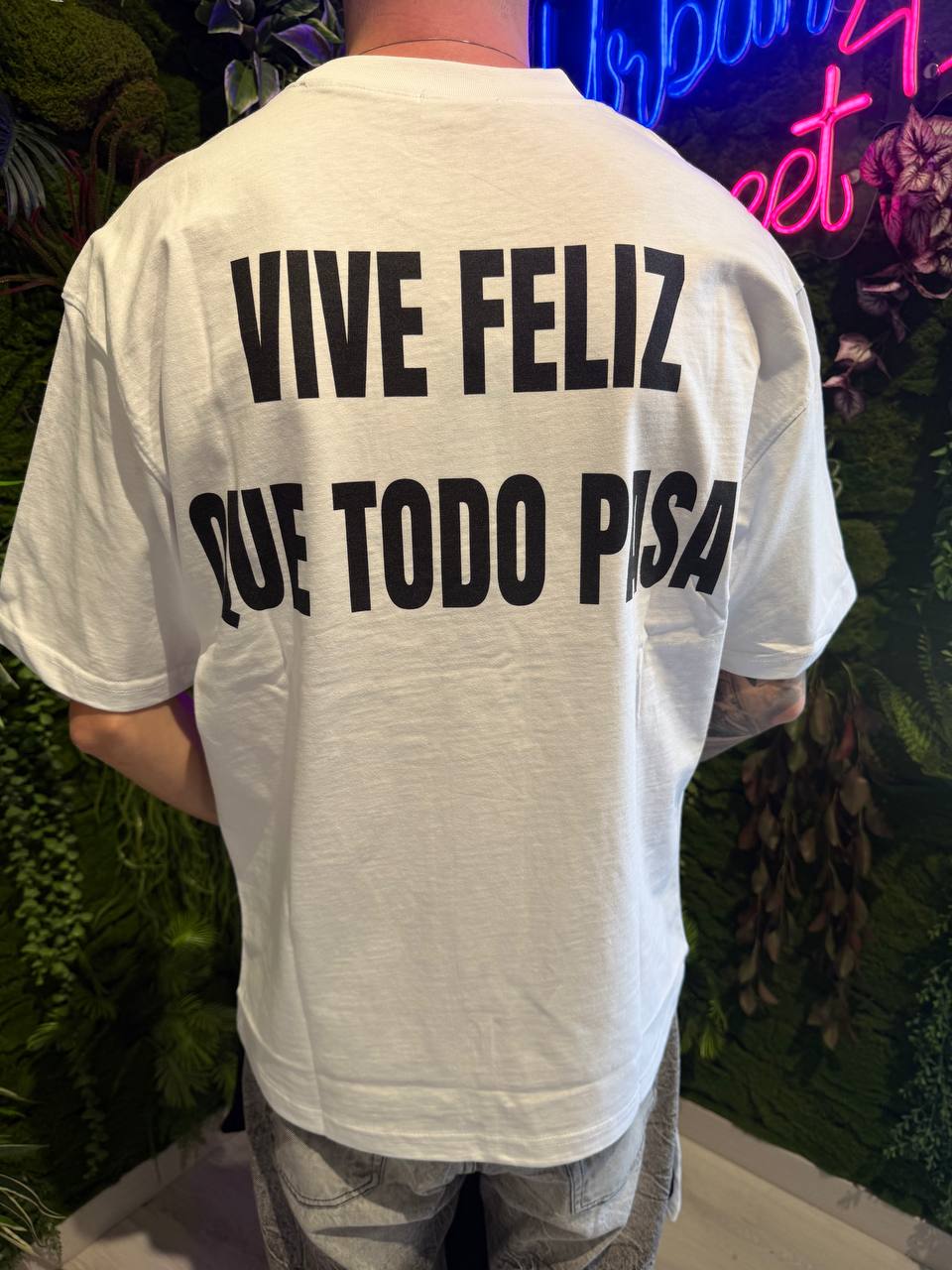 T-SHIRT VIVE FELIZ QUE TODO PASA