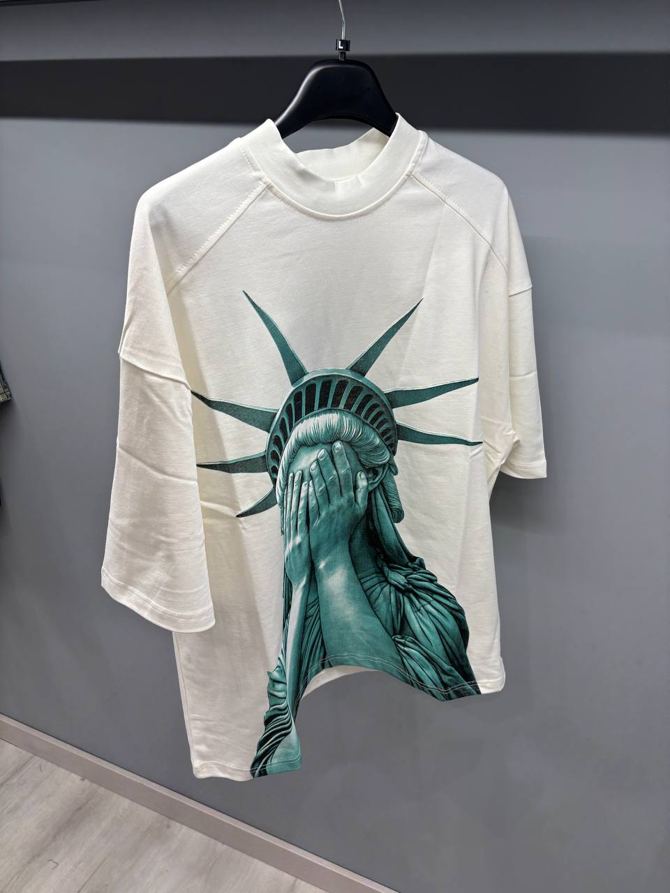 T-SHIRT STATUA USA